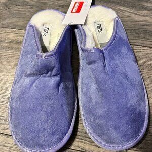 New Nordstrom Rack Purple fleece lined slippers- Size small.
